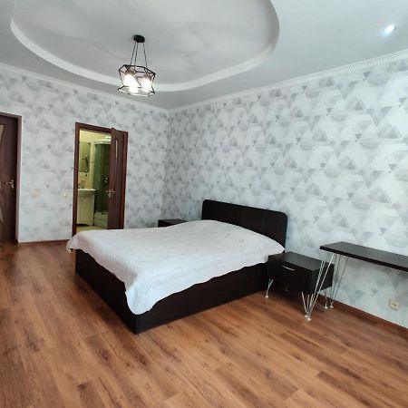 Комната В 4Х Комнатной Квартире Almaty Exteriér fotografie