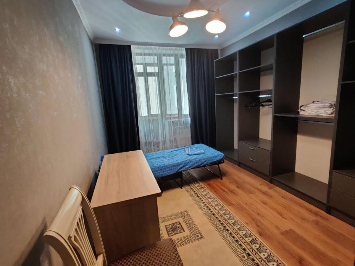 Комната В 4Х Комнатной Квартире Almaty Exteriér fotografie