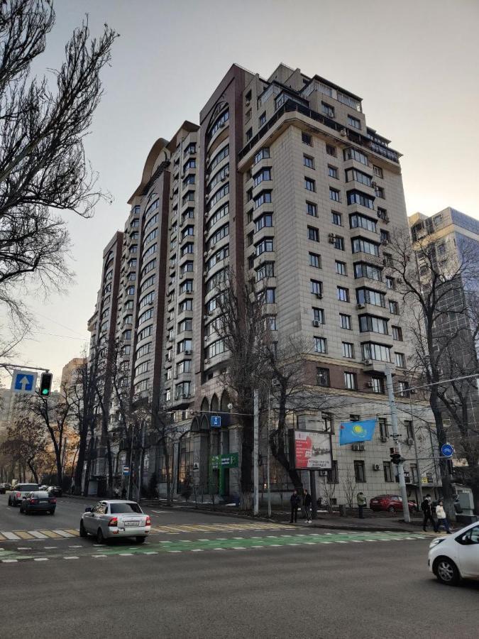 Комната В 4Х Комнатной Квартире Almaty Exteriér fotografie