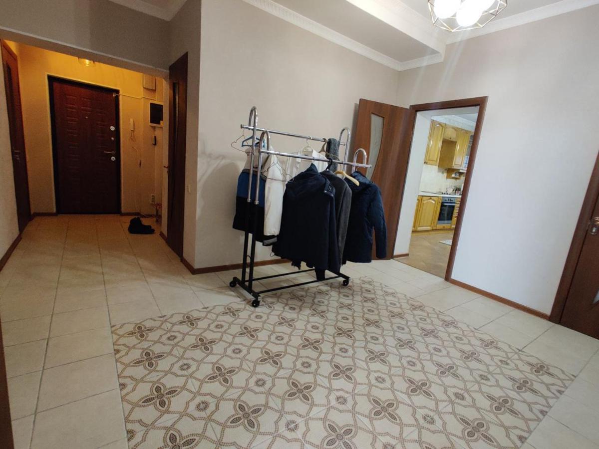 Комната В 4Х Комнатной Квартире Almaty Exteriér fotografie